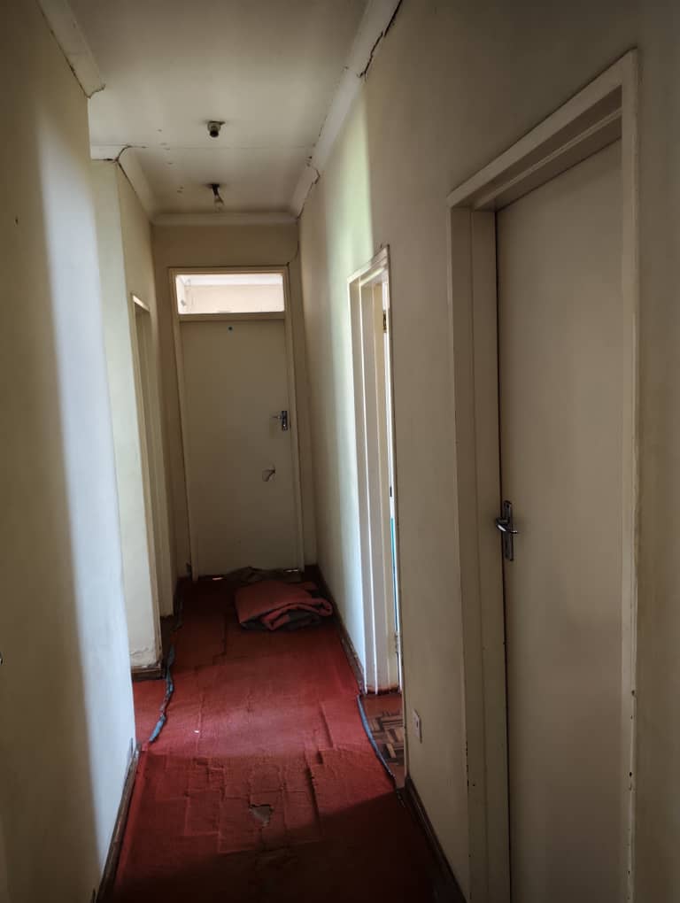 Waterfalls Derbyshire 7roomed house sitting on 2000sqms